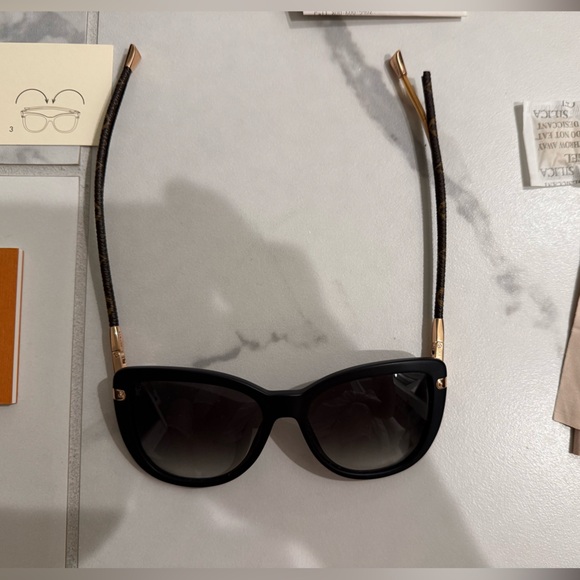 Louis Vuitton Black Matte Acetate Frame Charlotte Sunglasses - Z0781W - Picture 5 of 8